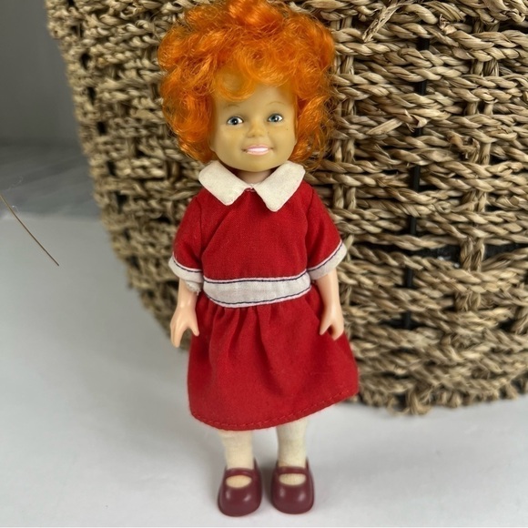 Annie doll from the movie, 1982 Knickerbocker, vintage collectible doll - Picture 4 of 8